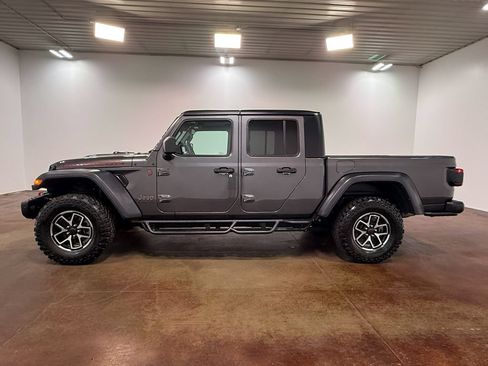 Used 2024 Jeep Gladiator Rubicon w/ Convenience Group AWD/4WD image 28
