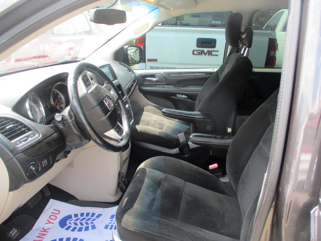 Used 2016 Dodge Grand Caravan American Value Package w/ UConnect Hands-Free Group FWD image 12