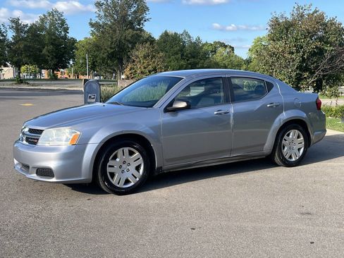Used 2013 Dodge Avenger SE image 1
