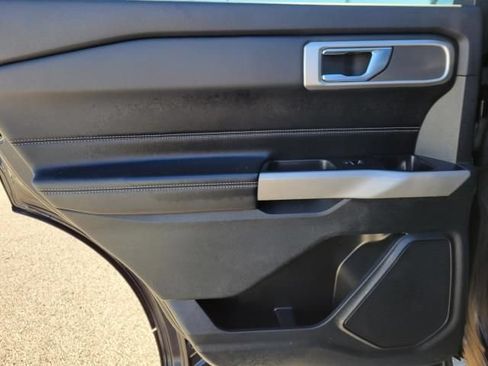 Used 2022 Ford Explorer XLT AWD/4WD image 10