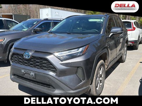 Used 2022 Toyota RAV4 XLE w/ Convenience Package image 1
