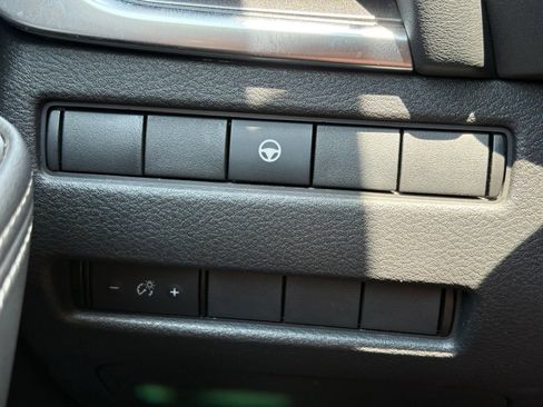 Used 2021 Nissan Rogue SV AWD/4WD image 17