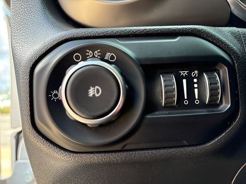 Used 2019 Jeep Wrangler Sport AWD/4WD image 29