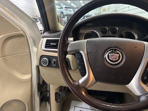 Used 2011 Cadillac Escalade ESV Premium image 16