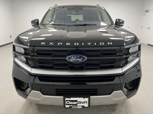Used 2025 Ford Expedition Platinum AWD/4WD image 3