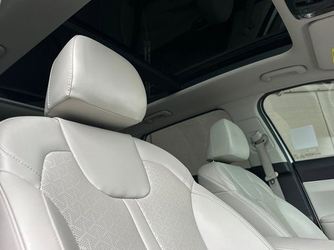 Used 2022 Kia Sorento EX w/ Panoramic Sunroof Package image 22