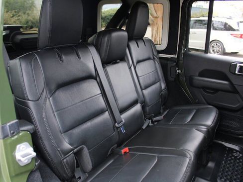 Used 2020 Jeep Wrangler Unlimited Sahara image 27