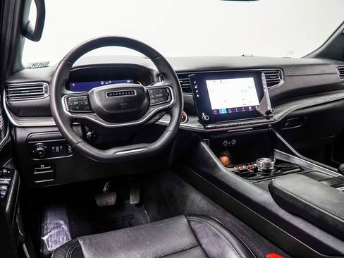 Used 2024 Jeep Wagoneer L Series II w/ Flexible Seating Group image 5