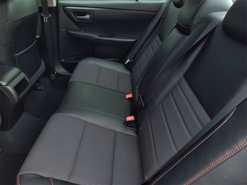 Used 2016 Toyota Camry SE image 12