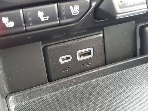 Used 2023 GMC Yukon XL SLT image 25