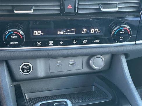 Used 2022 Nissan Rogue SV image 23