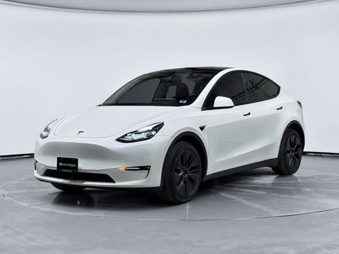 Used 2025 Tesla Model Y Long Range AWD/4WD image 1