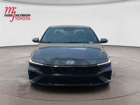 Used 2024 Hyundai Elantra SEL w/ Convenience Package FWD image 2