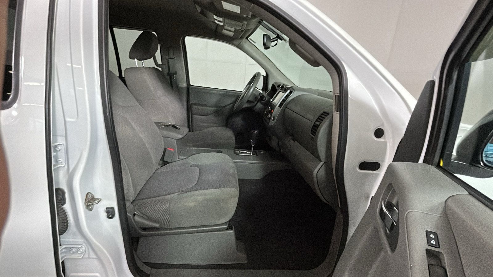 Used 2020 Nissan Frontier SV w/ Midnight Edition Floor Mats AWD/4WD image 35