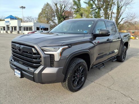 Used 2023 Toyota Tundra SR5 w/ SR5 Convenience Package image 8