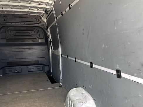 Used 2021 Freightliner Sprinter 2500 RWD image 23