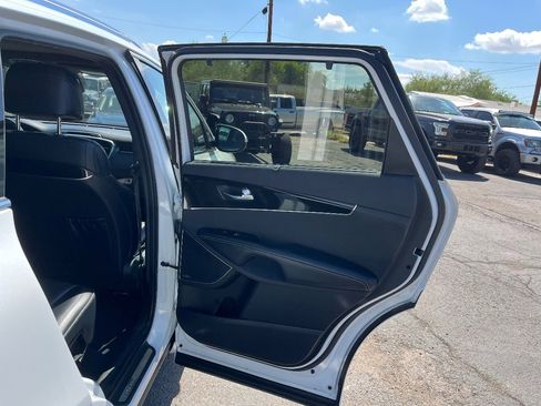 Used 2017 Kia Sorento SX image 39