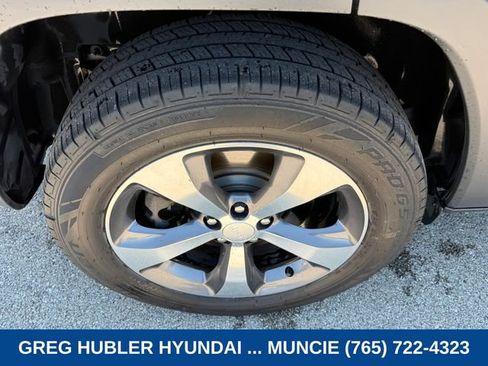 Used 2019 Jeep Cherokee Limited w/ Trailer Tow Group AWD/4WD image 9