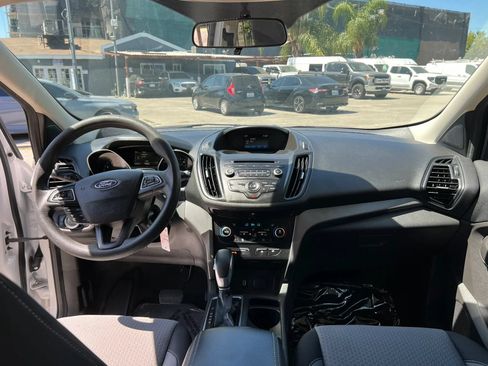Used 2018 Ford Escape SE FWD image 12