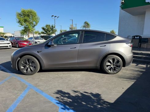 Used 2023 Tesla Model Y Long Range AWD/4WD image 5