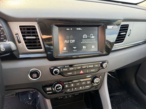 Used 2019 Kia Niro EX image 12