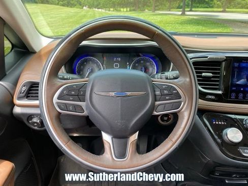 Used 2017 Chrysler Pacifica Limited FWD image 19