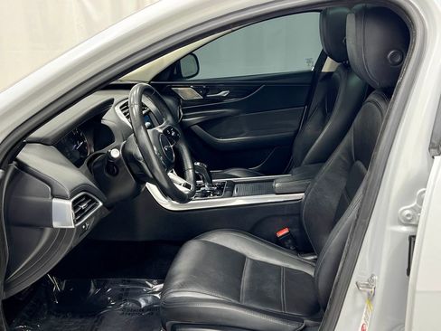 Used 2020 Jaguar XE S RWD image 14