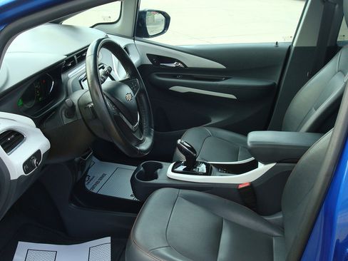 Used 2020 Chevrolet Bolt Premier w/ Infotainment Package image 8