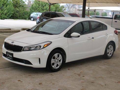 Used 2017 Kia Forte LX image 2