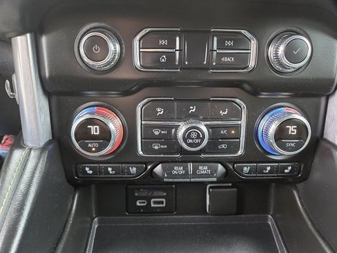 Used 2021 GMC Yukon XL SLT w/ SLT Premium Package image 12