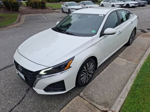 Used 2023 Nissan Altima 2.5 SV image 4