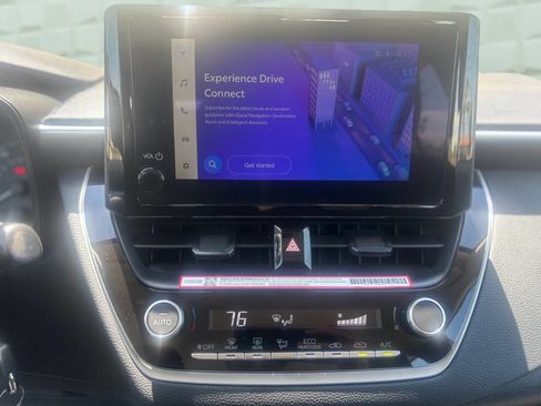 Used 2025 Toyota Corolla LE image 31