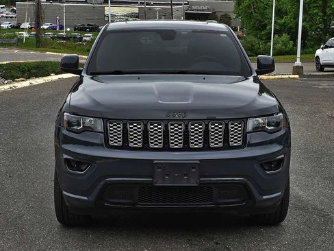 Used 2018 Jeep Grand Cherokee Altitude AWD/4WD image 5