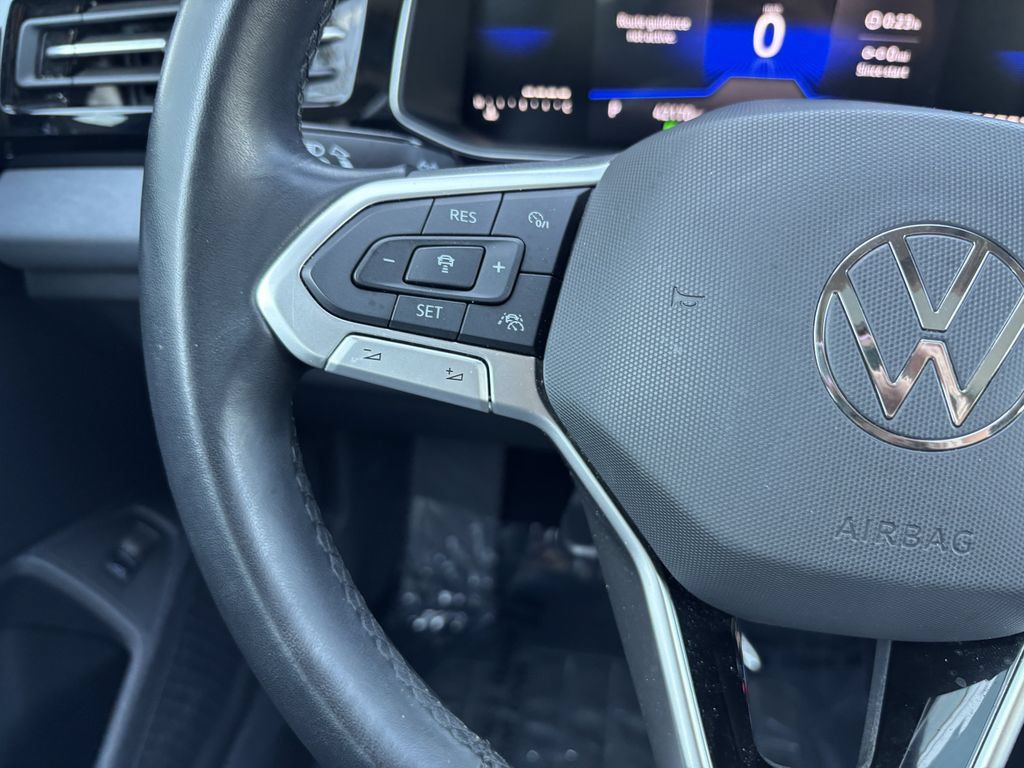 Used 2025 Volkswagen Jetta SE FWD image 15
