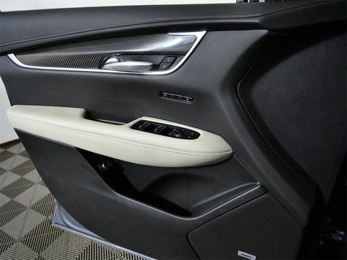 Used 2022 Cadillac XT6 Sport image 27