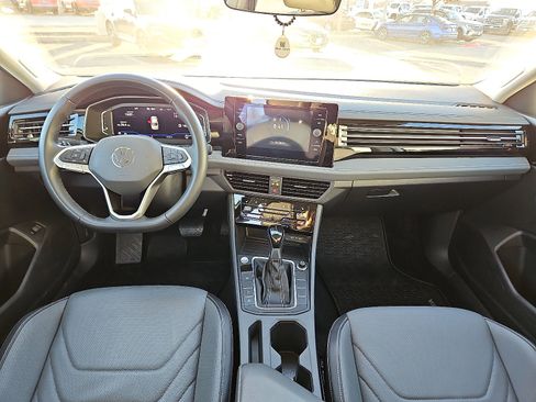 Used 2025 Volkswagen Jetta SEL image 7