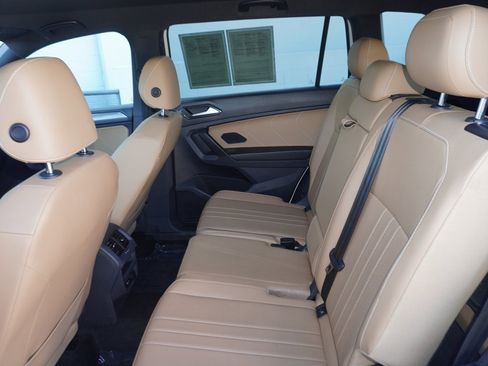 Used 2023 Volkswagen Tiguan SE image 11