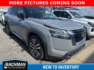 Used 2022 Nissan Pathfinder Platinum w/ Cargo Package FWD video 1