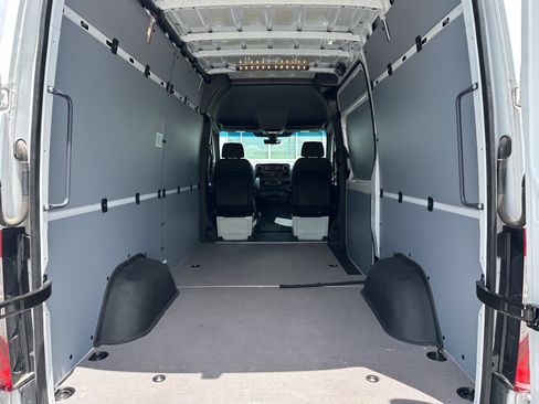 Used 2025 Mercedes-Benz Sprinter 2500 image 4