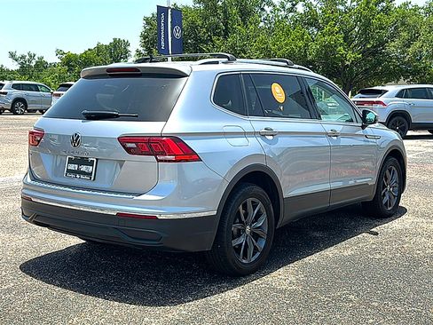 Used 2023 Volkswagen Tiguan SE FWD image 8