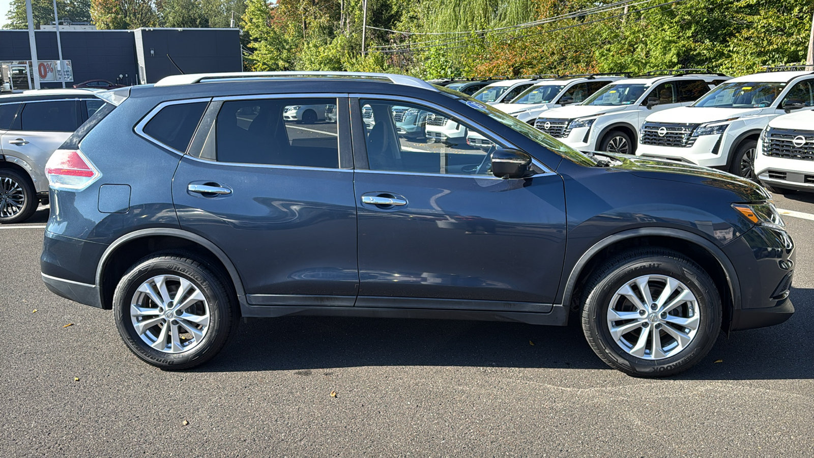 Used 2015 Nissan Rogue SV w/ SV Premium Package AWD/4WD image 27