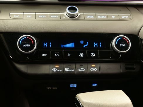 Used 2024 Hyundai Elantra Blue image 19