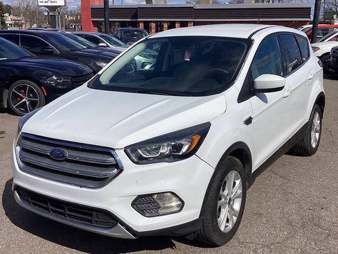 Used 2019 Ford Escape SE FWD image 4