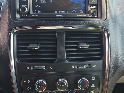 Used 2020 Dodge Grand Caravan SXT FWD image 15