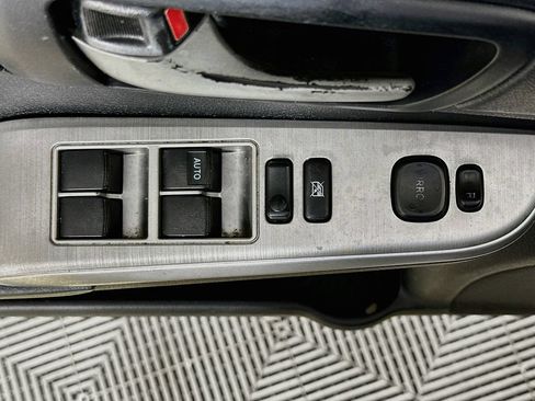 Used 2012 Toyota Camry SE FWD image 19