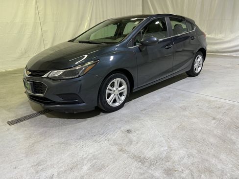 Certified 2018 Chevrolet Cruze LT w/ Convenience Package FWD image 6