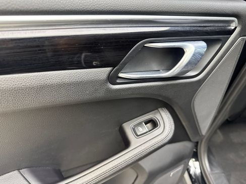 Used 2019 Porsche Macan AWD/4WD image 37
