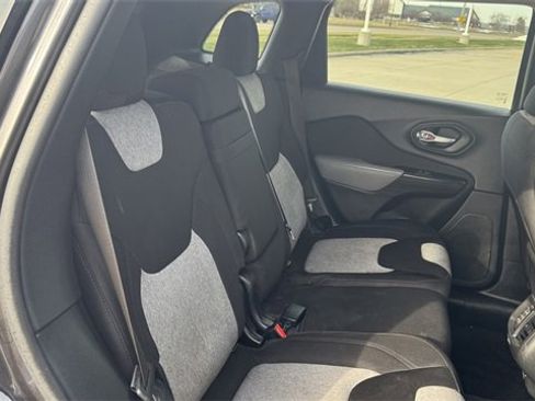 Used 2014 Jeep Cherokee Latitude w/ Comfort/Convenience Group image 12