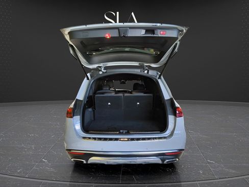 Used 2024 Mercedes-Benz GLS 450 4MATIC image 7