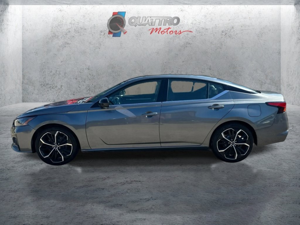Used 2023 Nissan Altima 2.5 SR FWD image 2